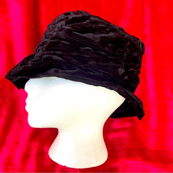 Vintage 1950’s Velvet hat - Picture 4 of 4